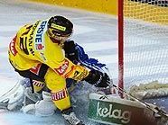 Marcel Rodman erzielt das 1:0 für die Vienna Capitals