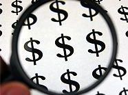 Mit der Lupe musten die beiden Teenager das Geld nicht suchen. Mit der Lupe musten die beiden Teenager das Geld nicht suchen.