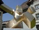 Die Figur "Sieger" sei zwölf Mal verschieden stellbar, ihre Bewegung komme aus der Mitte, sagt Prof. Höfinger. Die Figur "Sieger" sei zwölf Mal verschieden stellbar, ihre Bewegung komme aus der Mitte, sagt Prof. Höfinger.