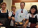 Minister Berlakovich isst lieber als er kocht Minister Berlakovich isst lieber als er kocht