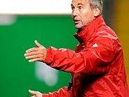 Rapid trainiert im Celtic Park: Trainer Pacult instruiert Spieler