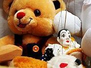 Auch Plüschtiere könnte man am Flohmarkt finden. Auch Plüschtiere könnte man am Flohmarkt finden.