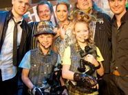 Daniel Schuhmacher, Norman Weichselbaum, Mandy, Erwin Kiennast, Benny Hörtnagl und die Sieger Roman Lochmann & Lara Krause (vorne) Daniel Schuhmacher, Norman Weichselbaum, Mandy, Erwin Kiennast, Benny Hörtnagl und die Sieger Roman Lochmann & Lara Krause (vorne)