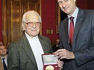 Ernst von Glasersfeld und Kulturstadtrat Andreas Mailath-Pokorny Ernst von Glasersfeld und Kulturstadtrat Andreas Mailath-Pokorny