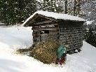 Im Winter muss das Heu mittels Heuschlitten ins Tal gebracht werden. Im Winter muss das Heu mittels Heuschlitten ins Tal gebracht werden.