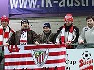Bilbao-Fans beobachten ihr Team beim Training im Horr-Stadion