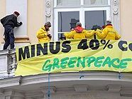 Greenpeace-Aktivisten erklettern Bundeskanzleramt Greenpeace-Aktivisten erklettern Bundeskanzleramt