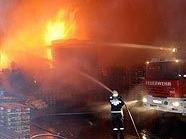Großbrand in einer Lagerhalle in der Siebenhirtenstraße in Wien-Liesing