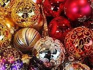 Nicht nur Chrsitbaumkugeln kann man auf einem der zahlreichen Adventmärkte erwerben. Nicht nur Chrsitbaumkugeln kann man auf einem der zahlreichen Adventmärkte erwerben.