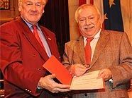 Volkshilfe Wien-Vorsitzender Johann Hatzl und Bürgermeister Michael Häupl. Volkshilfe Wien-Vorsitzender Johann Hatzl und Bürgermeister Michael Häupl.