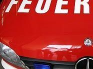 Feuerwehr rettet Frau bei Wohnungsbrand Feuerwehr rettet Frau bei Wohnungsbrand