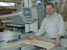 Martin Drißner trotzt mit seinem Tischlereibetrieb der Wirtschaftskrise Martin Drißner trotzt mit seinem Tischlereibetrieb der Wirtschaftskrise