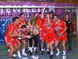 Riesengroßer Jubel rund um den neuen Masterssieger FC Brauerei Egg. Riesengroßer Jubel rund um den neuen Masterssieger FC Brauerei Egg.