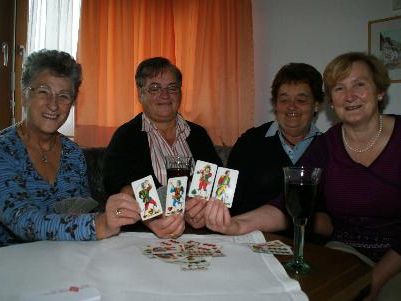 Auch diese vier Damen sind begeisterte Jasserinnen Auch diese vier Damen sind begeisterte Jasserinnen