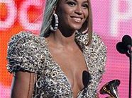 Die großen Abräumerinnen: Beyoncé Knowles und Taylor Swift. Die großen Abräumerinnen: Beyoncé Knowles und Taylor Swift.