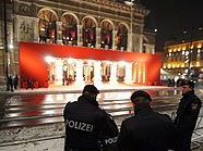 Opernball 2010: Die ersten Gäste trudeln ein, der Ring ist gesperrt Opernball 2010: Die ersten Gäste trudeln ein, der Ring ist gesperrt