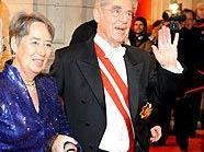 Opernball: BP Heinz Fischer mit Ehefrau Margit am Red Carpet