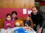 Auch Bürgermeister Xaver Sinz begrüßt das Sprachförderungsmodell mit Karin Hehle im Kindergarten Bäumle. Auch Bürgermeister Xaver Sinz begrüßt das Sprachförderungsmodell mit Karin Hehle im Kindergarten Bäumle.