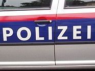 Die Polizei sucht nach den Täterinnen. Die Polizei sucht nach den Täterinnen.