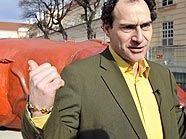 Joep van Lieshout vor seiner "ArschBar" im Museumsquartier Joep van Lieshout vor seiner "ArschBar" im Museumsquartier
