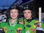 Patrizia Gmeiner (li.) und Maggie Brandner unterstützten die Helfer. Patrizia Gmeiner (li.) und Maggie Brandner unterstützten die Helfer.