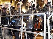 Polizisten bei der Demo gegen den Ball des Wiener Korporationsringes