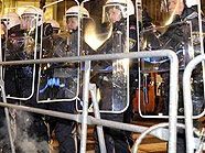 Polizisten bei der Demo gegen den Ball des Wiener Korporationsringes Polizisten bei der Demo gegen den Ball des Wiener Korporationsringes