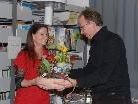 Ria Steinbichler, Obfrau des Kneippvereins, bedankte sich bei Dr. Wolfgang Payer für den kostenlos gehaltenen Vortrag. Ria Steinbichler, Obfrau des Kneippvereins, bedankte sich bei Dr. Wolfgang Payer für den kostenlos gehaltenen Vortrag.
