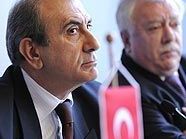 Der türkische Botschafter Kadri Ecvet Tezcan und Bürgermeister Michael Häupl bei einer Pressekonferenz Der türkische Botschafter Kadri Ecvet Tezcan und Bürgermeister Michael Häupl bei einer Pressekonferenz