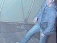 Die beiden Verdächtigen bei ihrem Coup im Juni 2009 Die beiden Verdächtigen bei ihrem Coup im Juni 2009
