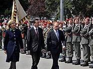 Innenministerin Maria Fekter und Verteidigungsminister Norbert Darabos empfangen den russischen Ministerpräsidenten Wladimir Putin im Rahmen einer Kranzniederlegung am Ehrenmal der Roten Armee in Wien