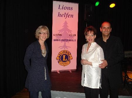 Theresia Fröwis mit Ina Wolf und Attila Buri. Theresia Fröwis mit Ina Wolf und Attila Buri.