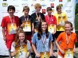Das erfolgreiche Team mit ihren Urkunden und Medaillen. Das erfolgreiche Team mit ihren Urkunden und Medaillen.