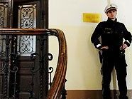 Die Polizei schließt ein Verbrechen nicht aus. Die Polizei schließt ein Verbrechen nicht aus.