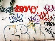 Durch die Graffiti entstand erheblicher Sachschaden. Durch die Graffiti entstand erheblicher Sachschaden.
