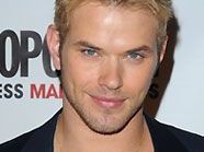 Kellan Lutz hat eine großzügige Freundin Kellan Lutz hat eine großzügige Freundin