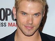 Kellan Lutz hat eine großzügige Freundin