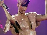 Rihanna überzeugte die Mitarbeiter eines Clubs bis 4.30 Uhr morgens zu feiern Rihanna überzeugte die Mitarbeiter eines Clubs bis 4.30 Uhr morgens zu feiern