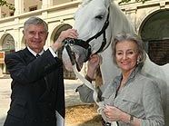 Thomas Schäfer-Elmayer und Elisabeth Gürtler setzen sich für Lipizzaner ein