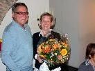 Der neugewählte Obmann Roland Wolff bedankt sich mit einem Blumenstrauß bei Ingrid Kohlhaupt für 15 Jahe Kassierin Der neugewählte Obmann Roland Wolff bedankt sich mit einem Blumenstrauß bei Ingrid Kohlhaupt für 15 Jahe Kassierin