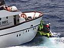 Ein Greenpeace-Boot wird gerammt