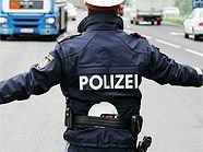 Ein Polizist und ein Fahrer wurden bei einer Verkehrskontrolle verletzt. Ein Polizist und ein Fahrer wurden bei einer Verkehrskontrolle verletzt.