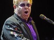 Elton John und sein geliebtes Piano.