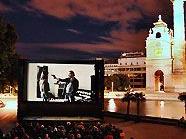 Filmschauen im Freien, etwa bei Kino unter Sternen am Karlsplatz.