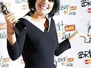 Jeder tratschte darüber, dass Lily schwanger sein müsse. Jeder tratschte darüber, dass Lily schwanger sein müsse.