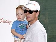 Nach dem bitteren Gespräch versprach der Megastar, sich mit seinen Kindern zusammen zu setzen Nach dem bitteren Gespräch versprach der Megastar, sich mit seinen Kindern zusammen zu setzen