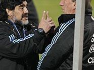 Nationaltrainer Maradona und sein Co Nationaltrainer Maradona und sein Co