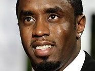 P. Diddy steht auf der Seite von Joaquin Phoenix, dem Rapper. P. Diddy steht auf der Seite von Joaquin Phoenix, dem Rapper.