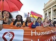 Aktivisten beim "Human Rights March" am Wiener Ring