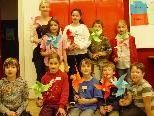 Die Kinder der Volksschule bastelten bunte Windräder. Die Kinder der Volksschule bastelten bunte Windräder.